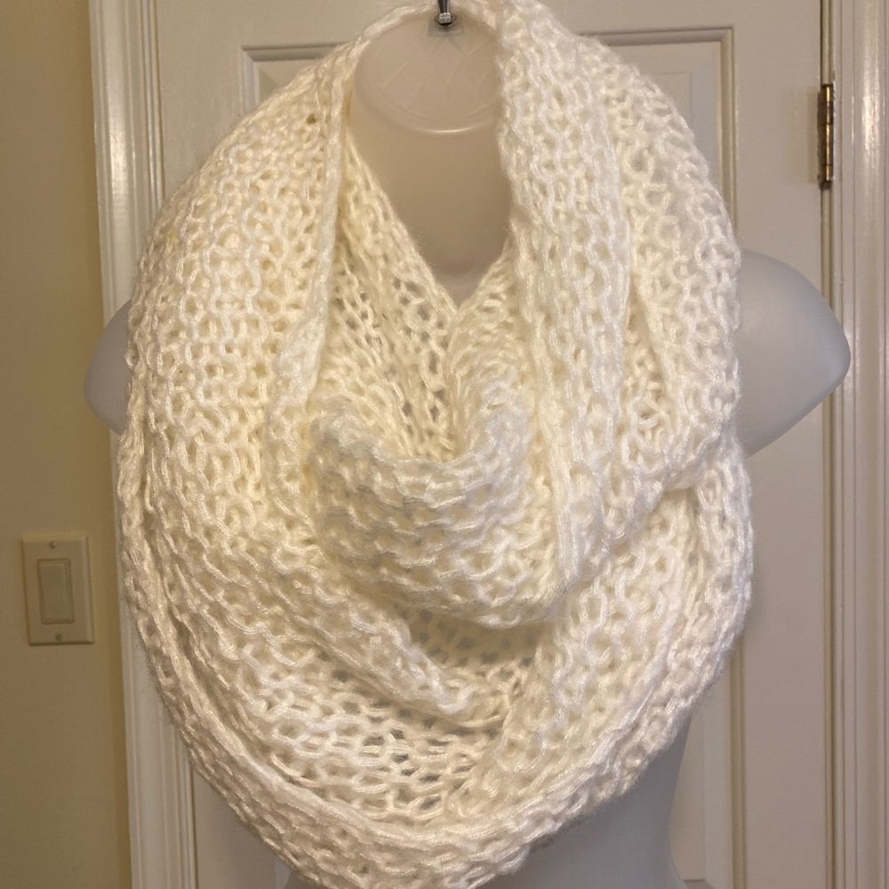 NWOT Collection Eighteen - Lovely open knit cream long infinity scarf, 66 x 16
